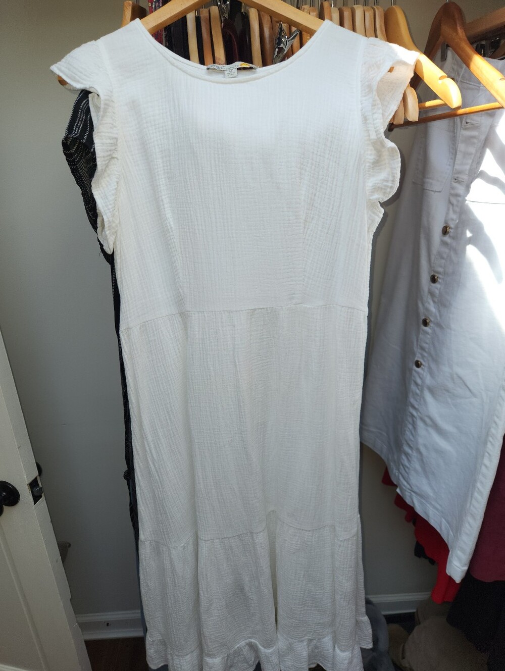 C&C California White Ruffle-Sleeve Maxi Dress